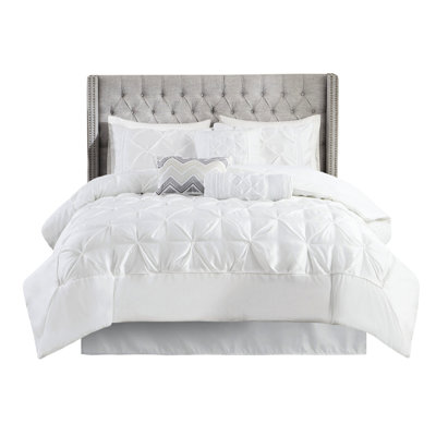 Édredon très grand 7 pièces en blanc - Comprend 1 édredon, 2 taies décoratives, 3 coussins, une jupe de lit lavable à la machine avec literie Serenity Wash and Iron