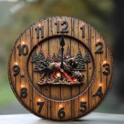 Horloge en bois-cerf-fauve-forêt-lumières