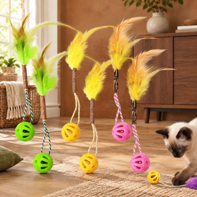 Chacune de ces 6 balles jouets colorées en treillis 3 en 1 contient une plume, un bâtonnet de vigne argentée et une clochette, favorisant le jeu interactif avec la balle et la clochette et le nettoyage des dents des chats et chatons d'intérieur.