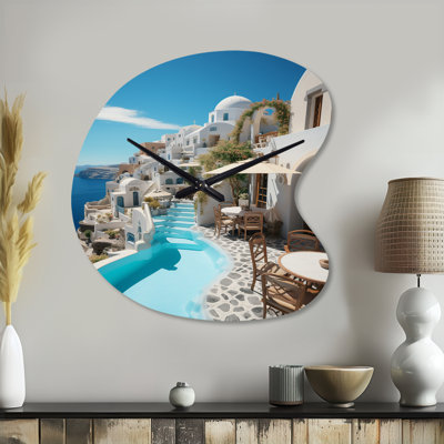Grèce, Santorini, beau paysage urbain II - horloge de forme unique en métal, horloge murale asymétrique