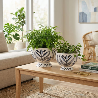 Pots de fleurs décoratifs sur piédestal, peints à la main, pour la décoration intérieure et extérieure - Lot de 2, 25 cm et 23 cm, bleu et blanc