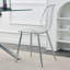 Ensemble de 6 chaises d'appoint pour la salle à manger, siège en plastique transparent avec pieds en métal argenté doux, conception moderne sans accoudoirs, l 17,3 po x H 32,7 po