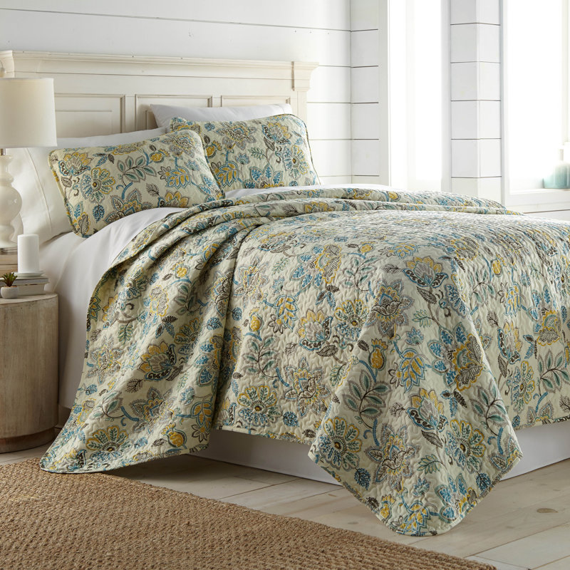 Southshore Fine Linens Wanderlust Reversible Quilt Set in Wanderlust Cream, Double-Brushed Microfiber Global Floral Paisley Bedding with Embroidered Fine Quilting, 1 Quilt and 2 King Pillow Shams, King / California King