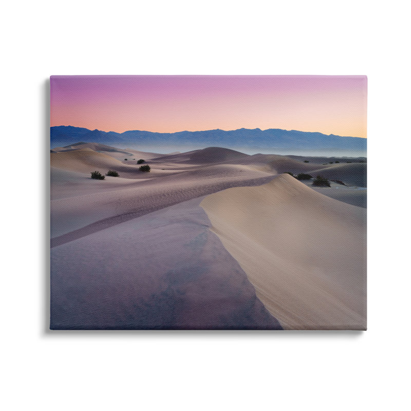«Desert Dunes Pink Sunrise» par Sally Swatland - photographie, H 36 po x l 48 po x P 1,5 po, Toile tendue