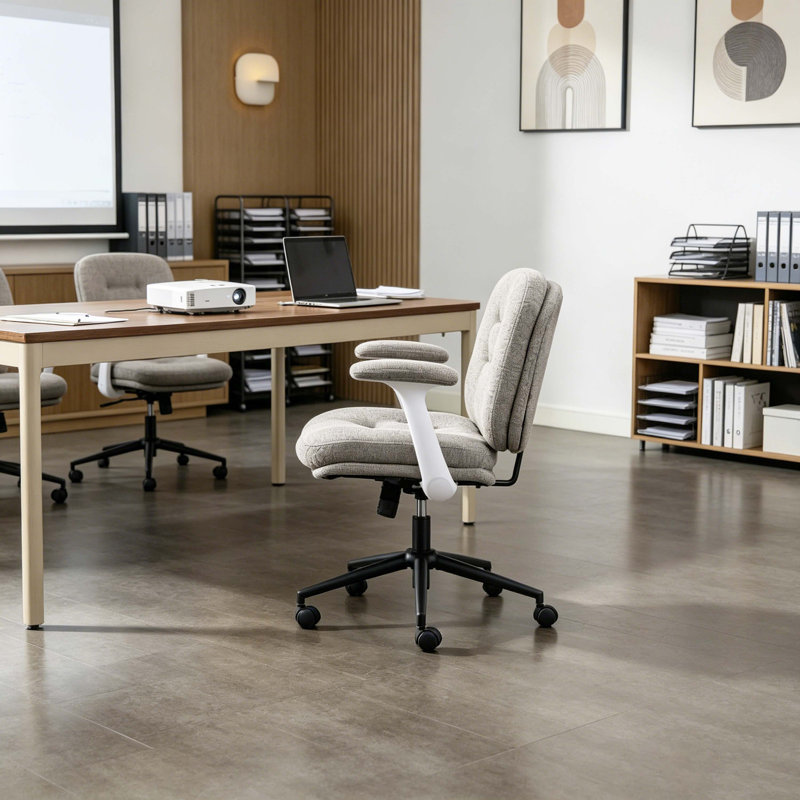 Chaise de bureau confortable en tissu capitonné Comfy, chaise de bureau pivotante réglable avec accoudoirs rabattables, siège large et fonction d'inclinaison pour la maison, la coiffeuse et le bureau