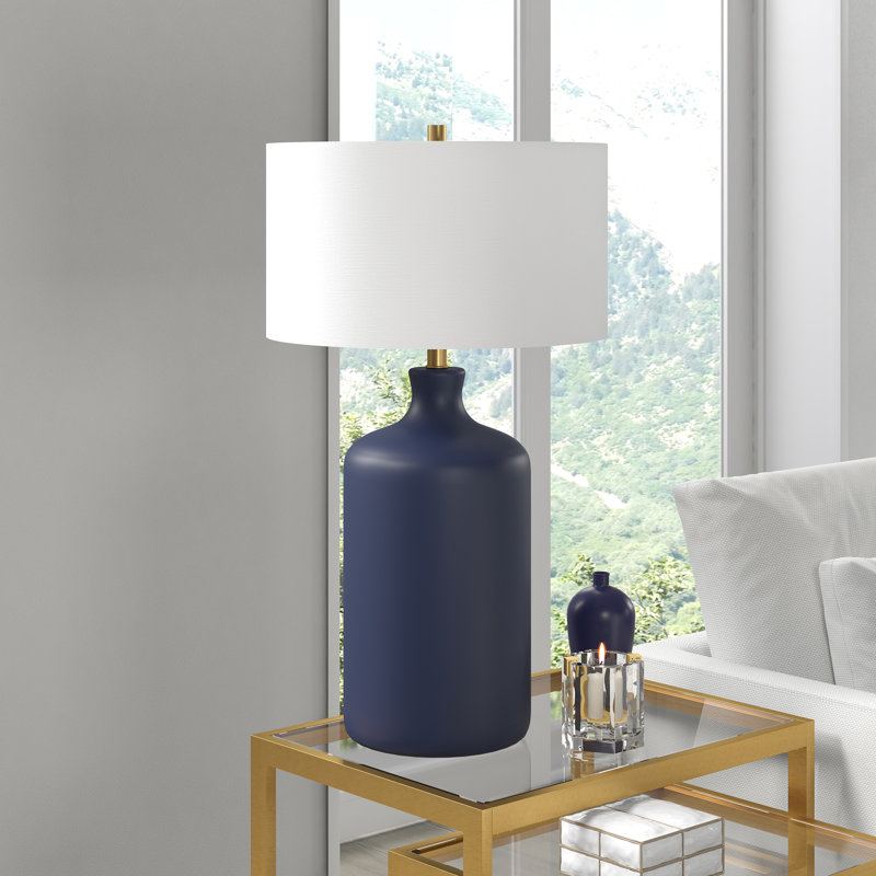 Grande lampe de table en céramique 29 po avec abat-jour blanc Sloane, Bleu
