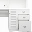 Bureau d'ordinateur à domicile avec huche-409040379