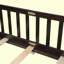 Lit plateforme au sol avec garde-corps et porte-811018463-812468296