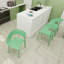 Chaise d'appoint en polypropylène vert - conception monobloc pour l'intérieur et l'extérieur, convient aux salons, salles à manger, jardins, terrasses et autres (ensemble de 4)