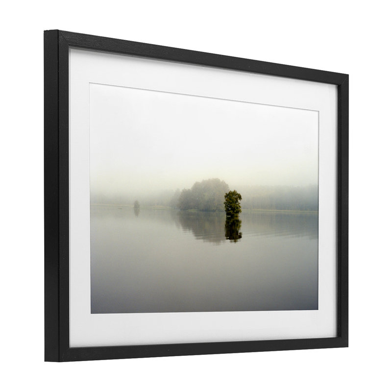 «Misty Lake Reflection», impression par Gail Peck, H 14 po x l 20 po, Cadre noir minuit