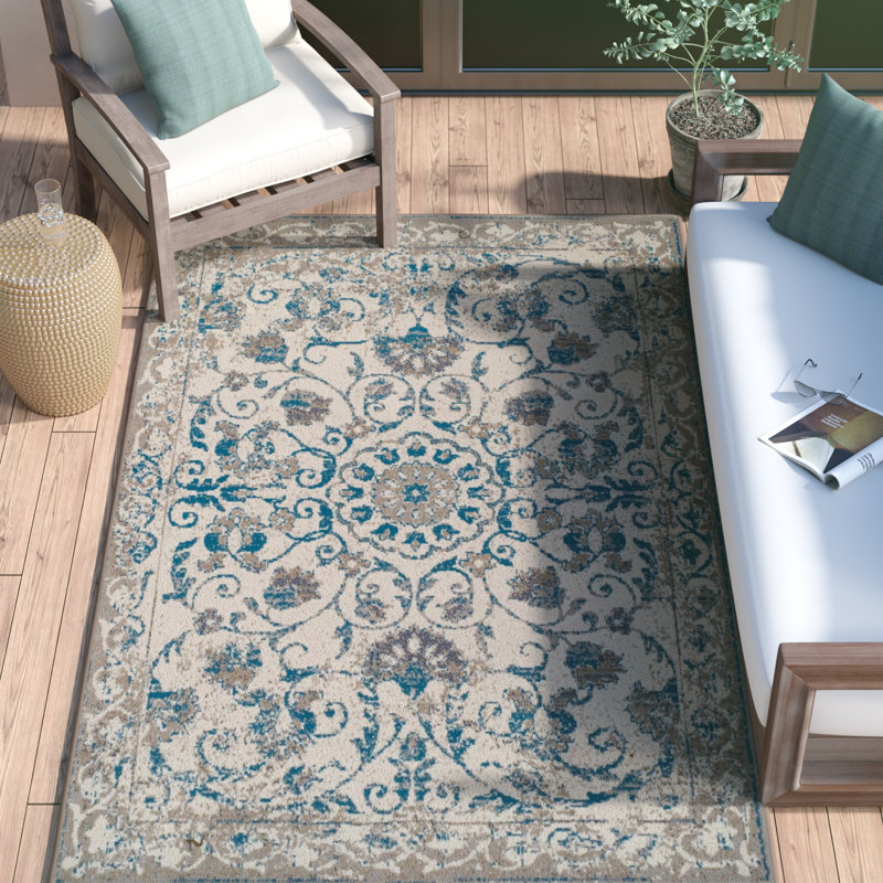Tapis traditionnel intérieur / extérieur bleu Innisbrook, Rectangle 5 pi x 8 pi