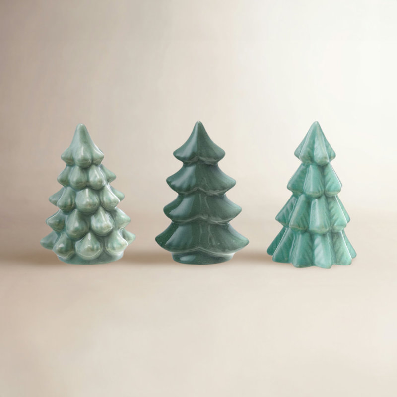 Arbre de table de Noël avec plantes et fleurs