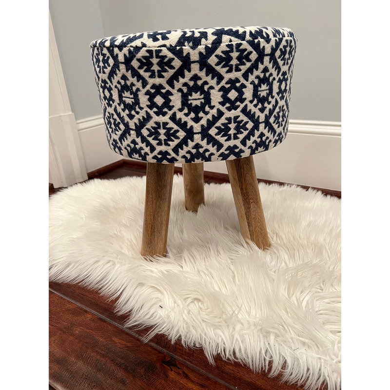 Tabouret rembourré en tissu fait à la main