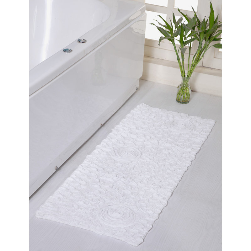 Tapis de bain en coton touffeté à motif floral rose Pascoe, Blanc, Simple - L 54 po x l 21 po