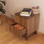 Ensemble de 2 tables de chevet cannelées avec rangement à deux tiroirs, noyer - Ensemble de 2 tables de chevet / bois / Mid-Century moderne