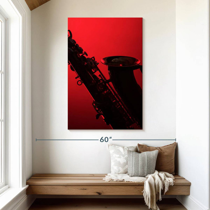Silhouette de saxophone Abarca sur fond rouge, H 48 po x l 32 po