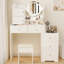 Meuble-lavabo blanc avec miroir et lumières