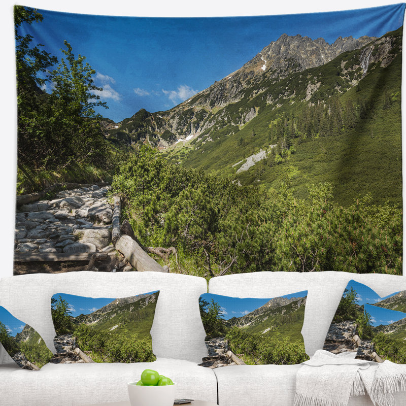 Tapisserie de touriste dans les hautes montagnes, H 68 po x l 80 po