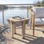 Table d'appoint en bois d'acacia à finition teck, table de bout d'extérieur pour patio avec corde beige et structure en métal naturel d'une capacité de 120 lb, table d'appoint carrée pour la cour, le balcon et le salon