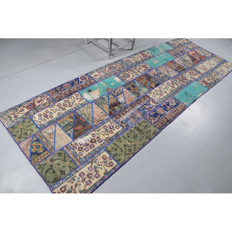 Tapis vintage rétro style bohème en patchwork turc pour un couloir élégant