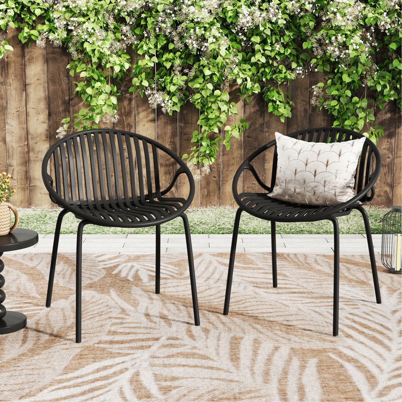 Chaises de salle à manger de patio empilables avec design respirant de style moderne et simple (ensemble de 2), pieds en métal + dossier en plastique, noir