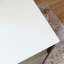Bureau en L au design minimaliste, finition brune