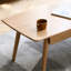 Table basse en bois massif, 100 x 50 x 45 cm, tiroirs de rangement, table en chêne verni avec compartiments de tiroir - bois pur, processus d'assemblage facile