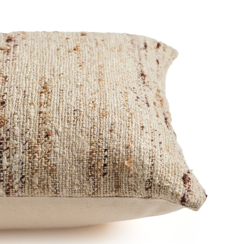 Coussin beige tissé Pembreley, H 16 po x l 24 po, Forme rectangulaire