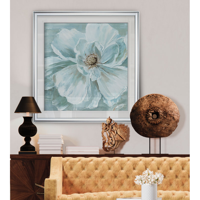 «Blue Blooming Beauty I», reproduction de peinture à l'huile, H 37 po x l 37 po x P 1,5 po, Cadre argenté