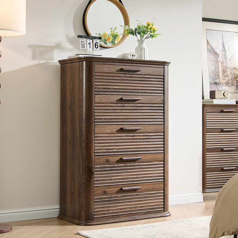 Accent chests with 5 drawers, Walnut