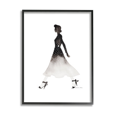 Fille en robe noire par Simone Elum
