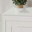 Meuble-lavabo de ferme blanc cassé de 30 pouces avec lavabo encastré en céramique et robinet, porte de grange et unité de rangement séparée.