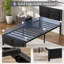 Structure de lit simple en métal noir avec tête et pied de lit en bois Kempst, lit plateforme rustique avec support à lattes en acier robuste, aucun sommier requis-128148227-12246803