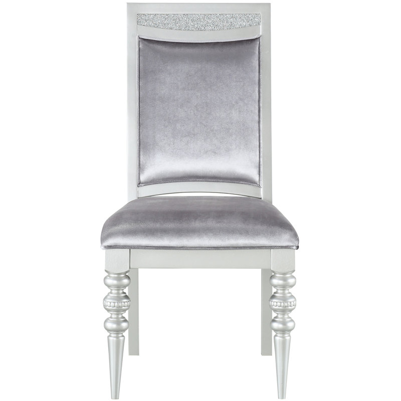 Chaise d'appoint en tissu et platine (2) - siège fixe, capacité de 220 lb. 20 po de profondeur du siège, 19 po de hauteur. Superbe décoration rectangulaire avec des strass scintillants. Doux et rembourré. Tablier en bois tourné