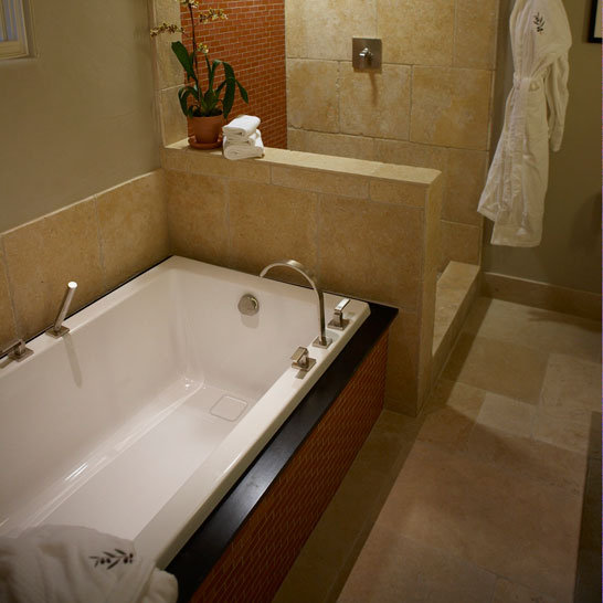 Marlie 66'' L Whirlpool Bathtub
