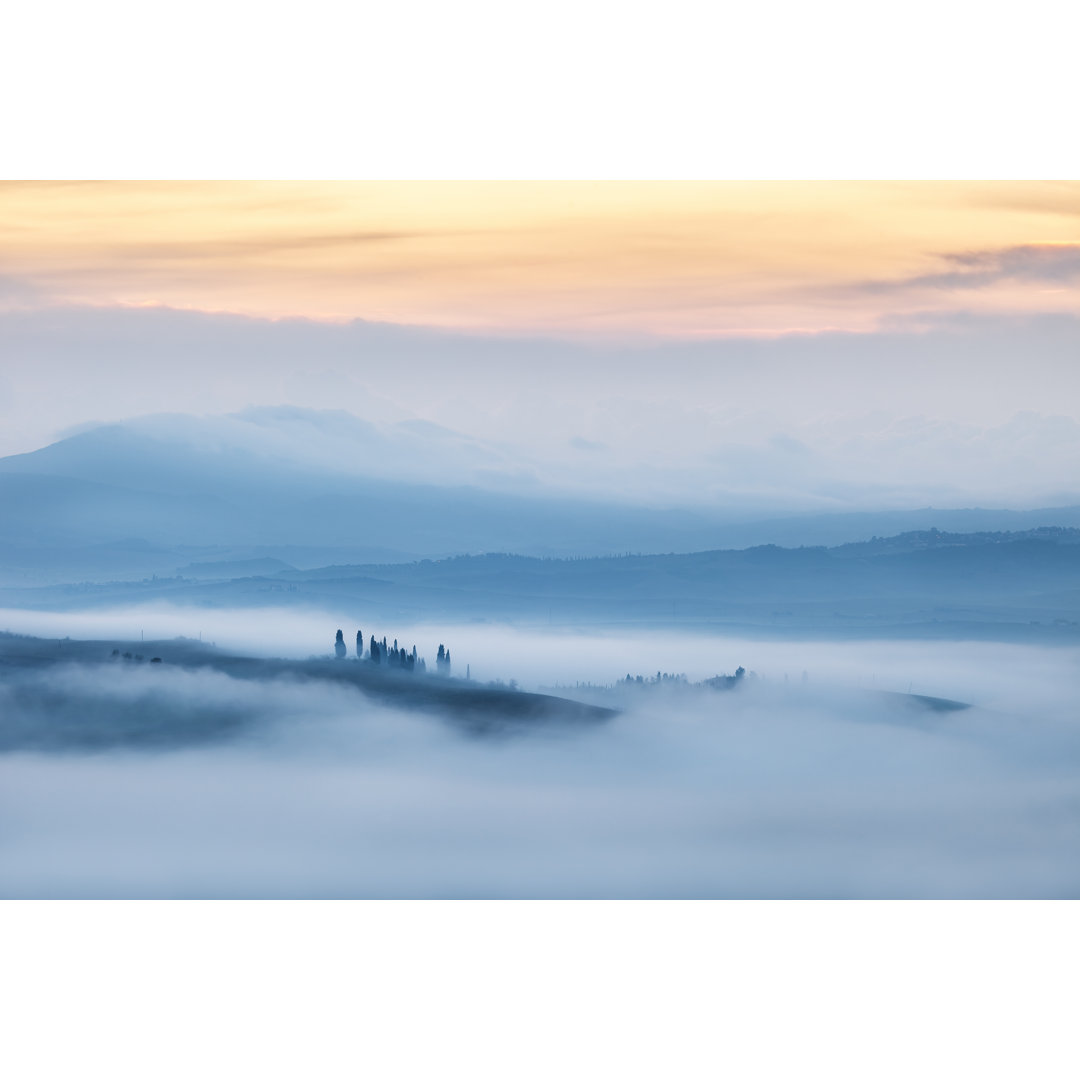 Morgennebel vor Sonnenaufgang in Italien