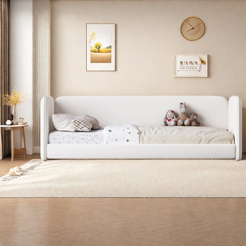 Lits simples au sol en velours, structure en contreplaqué beige, chambre d'enfant moderne et sécuritaire, Beige