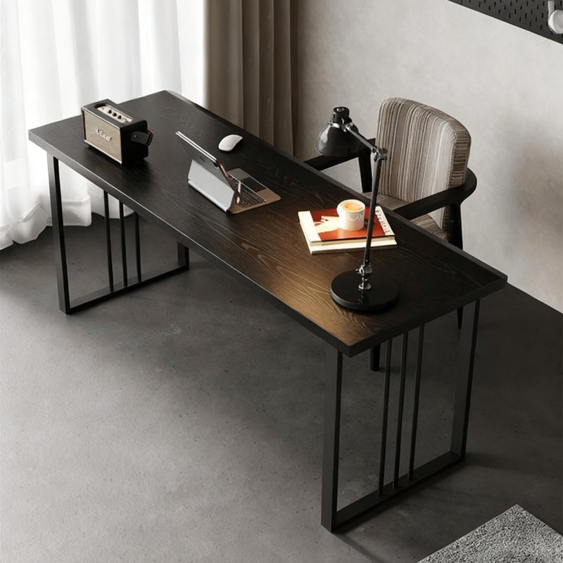 Bureau rectangulaire en bois massif et fer noir, H 29,53 po x l 55,12 po x P 23,62 po