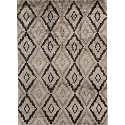 Geometric Area Rug in Gray