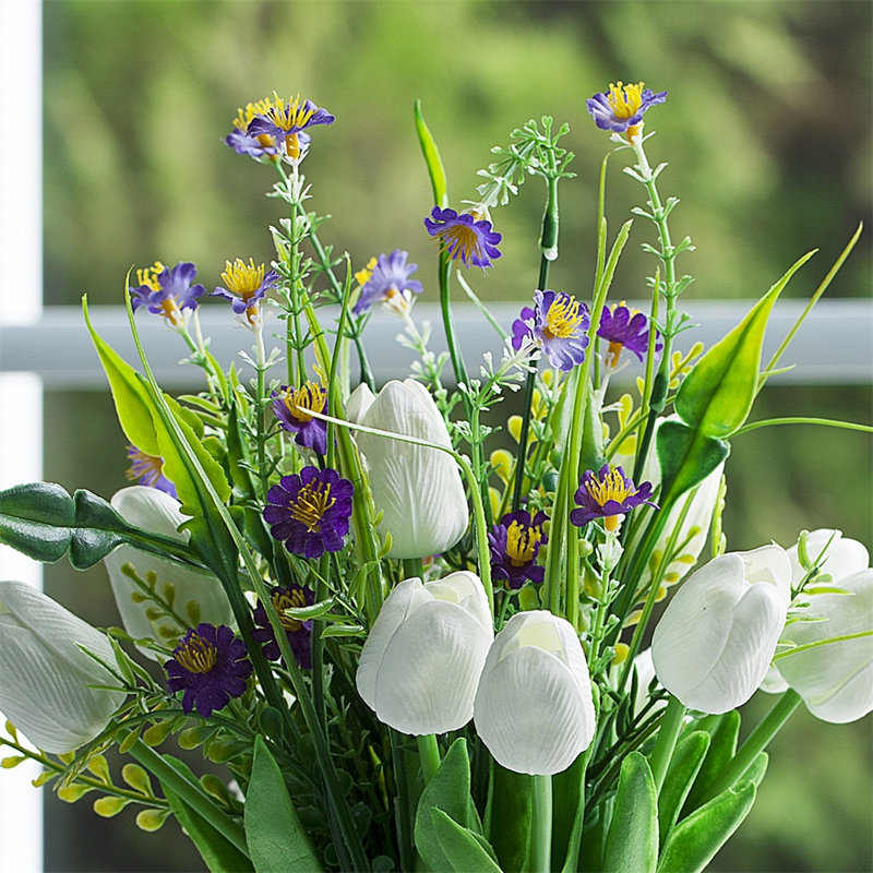 Tulipe et mini tournesol dans un vase en verre