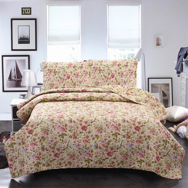 Vanhoose Floral Quilt, King Quilt + 2 Shams, Beige/Pink