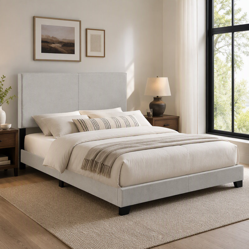 Grand lit tapissier Efram crème avec tête de lit rembourrée et design minimaliste moderne, parfait pour les chambres contemporaines