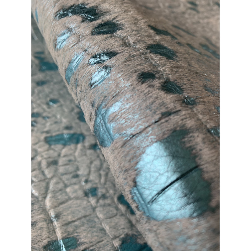 Tapis turquoise en cuir de vache gaufré crocodile délavé à l'acide