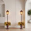 Ensemble de 2 lampadaires de Noël pré-éclairés avec nœuds écossais et pommes de pin
