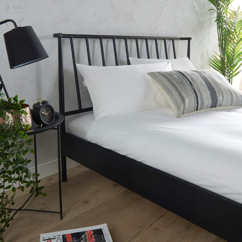 Sentire Geometric Design Metal Bed Frame, Kingsize (5')