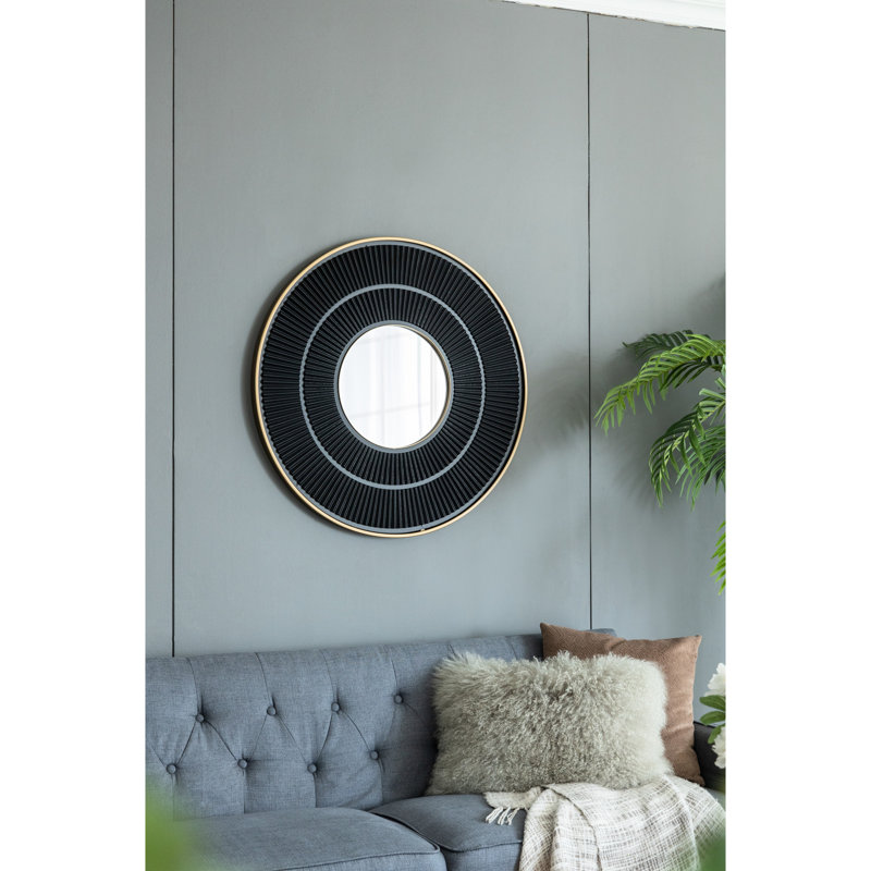 Le miroir en fer doré de 31,5 po x 1,2 po x 31,5 po rehausse l'espace de vie avec une ambiance intérieure encadrée de style neutre de 31,5 po x 1,2 po x 31,5 po