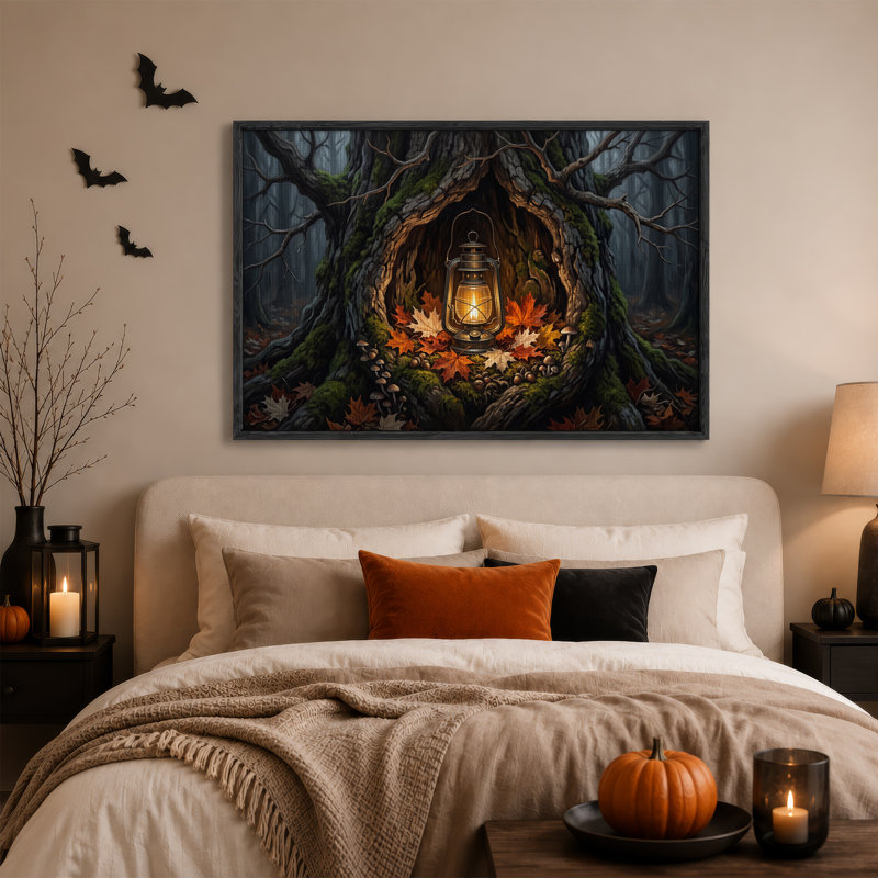 Lanterne lumineuse dans un creux d'arbre moussu avec toile murale d'automne et d'Halloween, 32"H x 48"W