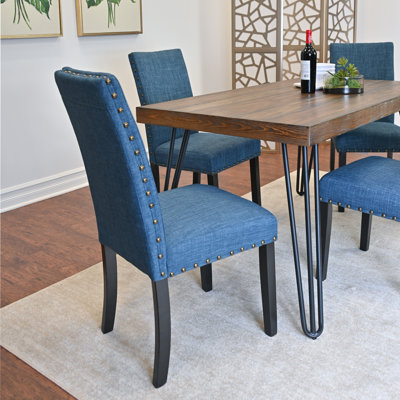 Ensemble repas avec table et chaises en épingle à cheveux