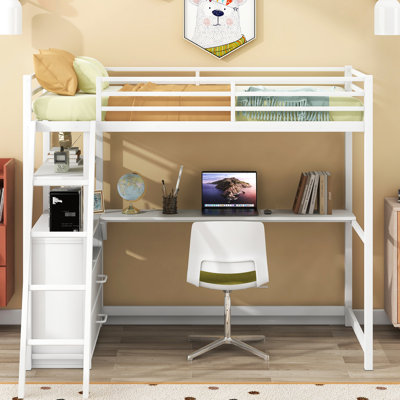 Lit mezzanine blanc avec structure en bois et en bois, bureau, tablettes et tiroirs intégrés