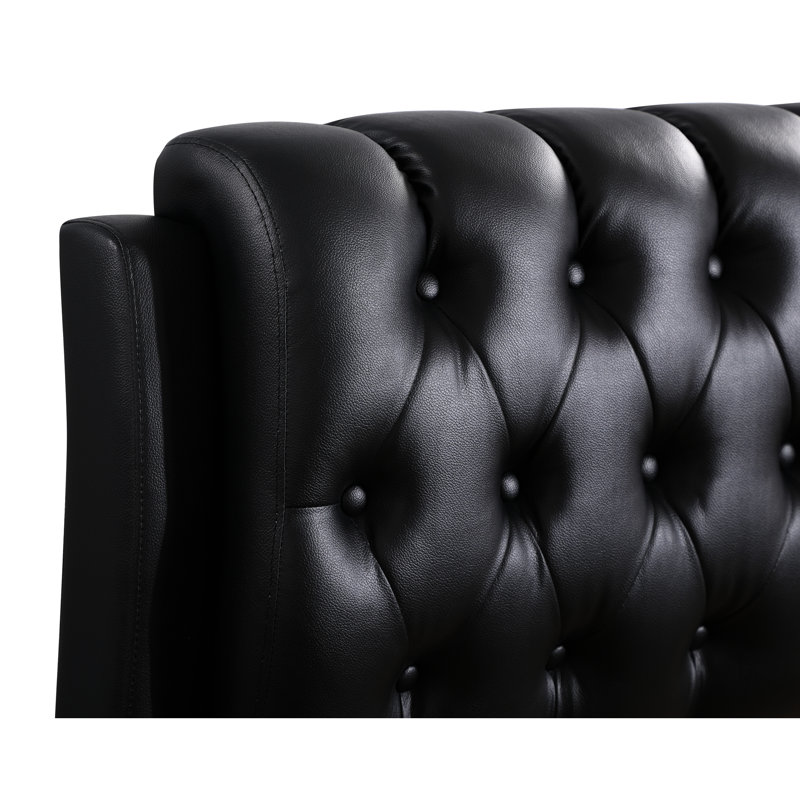 Détendez-vous dans un très grand lit noir robuste - très moderne et très tendance